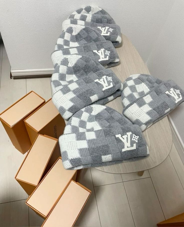 LOUIS VUITTON - C